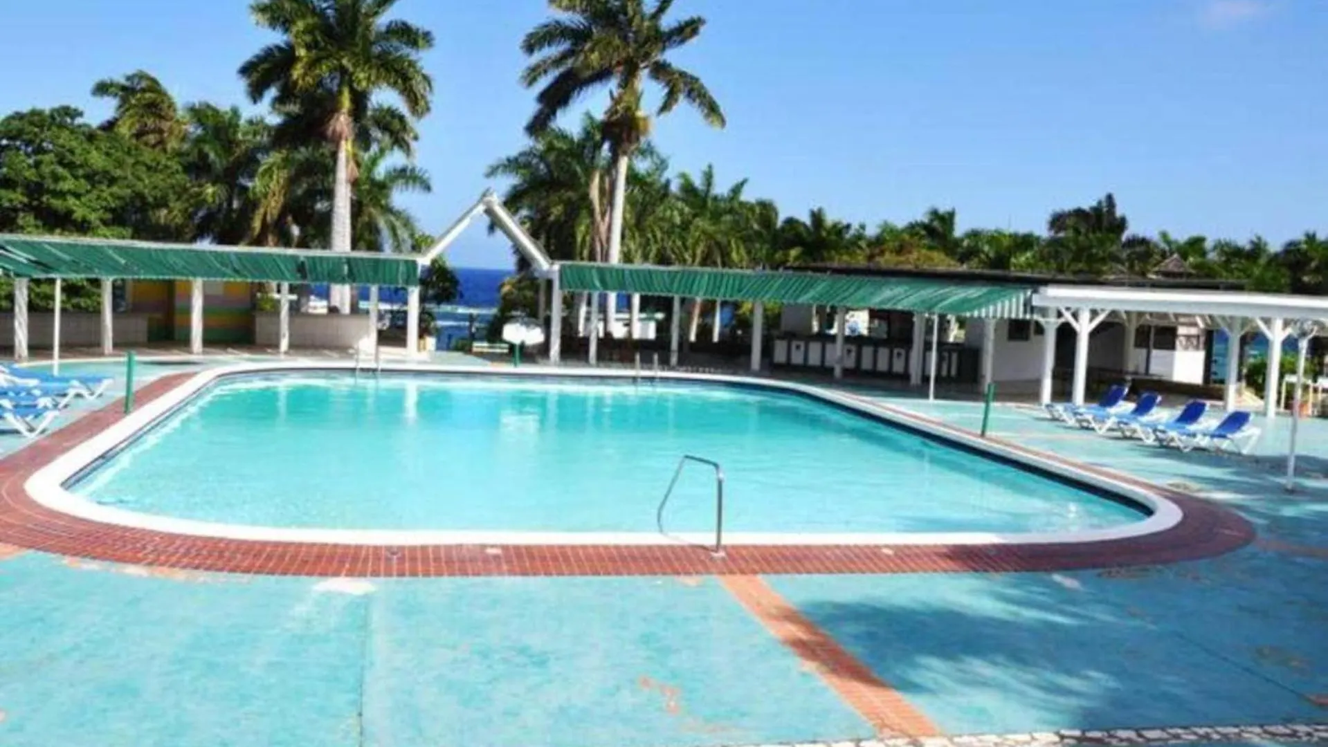 Oceanview Apt - Montego Bay Ja Pool Bar Beach アパート